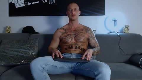 Snapshot of calvinhunt69 chatting on 01-19-25, 06:21 Calvin online show from 01-19-25, 06:21