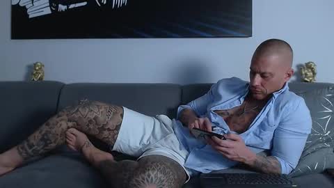 Snapshot of calvinhunt69 chatting on 02-06-25, 01:05 Calvin online show from 02-06-25, 01:05