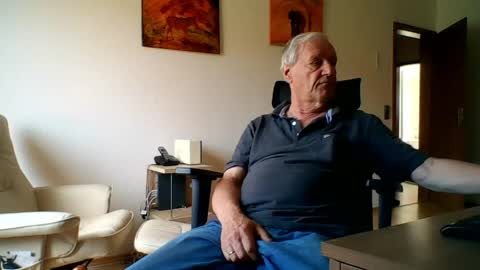 Snapshot of camcologne chatting on 04-28-26, 08:41 camcologne online show from 04-28-26, 08:41