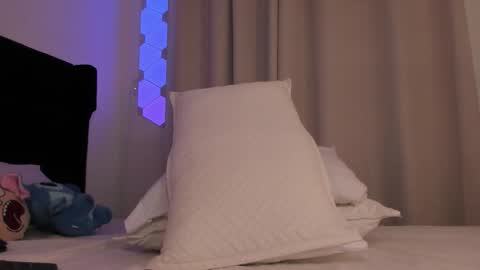 Snapshot of cameron_lyra chatting on 11-14-25, 02:10 Cameron online show from 11-14-25, 02:10