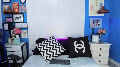 Snapshot of cameronrey_ chatting on 11-08-25, 09:24 --- Cameron --- online show from 11-08-25, 09:24