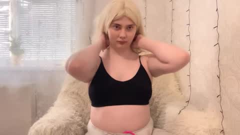 Snapshot of camgirl_xx chatting on 01-09-25, 08:24 Marta online show from 01-09-25, 08:24