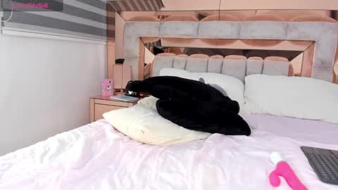 Snapshot of cami_lovers1 chatting on 01-15-25, 12:51 camii online show from 01-15-25, 12:51