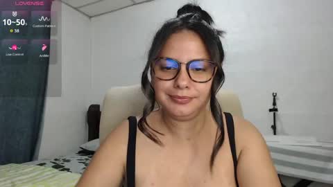 Camila Valbuena online show from 04-17-26, 03:09