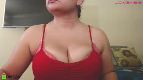 Snapshot of camiilahotxxx chatting on 01-06-26, 12:03 Camila online show from 01-06-26, 12:03