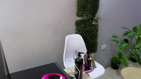 Snapshot of camil_milfdream chatting on 05-01-26, 11:04 Camil online show from 05-01-26, 11:04
