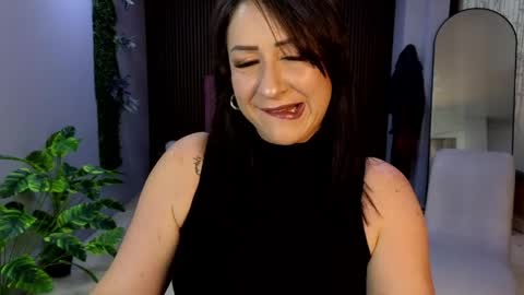 Snapshot of camil_milfdream chatting on 05-25-26, 11:05 Camil online show from 05-25-26, 11:05
