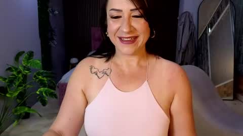 Snapshot of camil_milfdream chatting on 06-18-26, 11:14 Camil online show from 06-18-26, 11:14