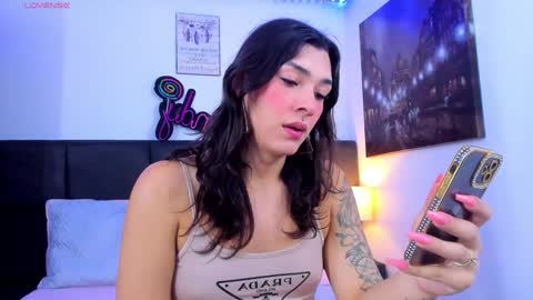 Snapshot of camila_coxx chatting on 12-23-24, 06:44 s online show from 12-23-24, 06:44