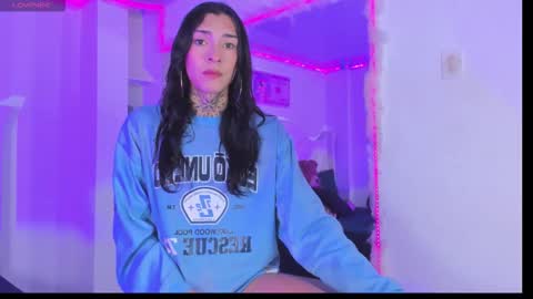 Snapshot of camila_coxx chatting on 10-28-25, 05:00 s online show from 10-28-25, 05:00