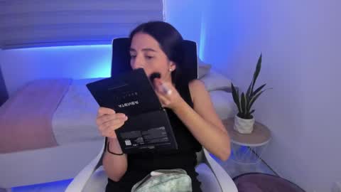  C A M I  online show from 04-01-26, 09:45