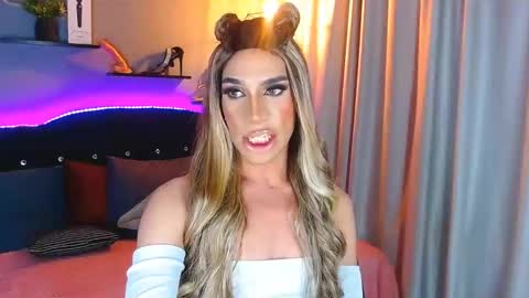 Snapshot of camila_hoottie chatting on 12-24-24, 08:11 Camila online show from 12-24-24, 08:11