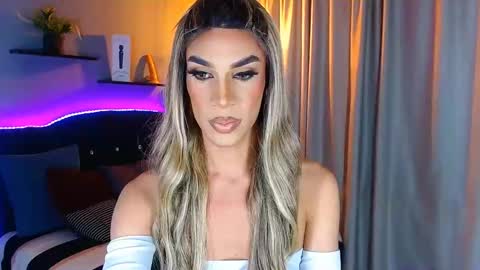 Snapshot of camila_hoottie chatting on 01-21-25, 03:37 Camila online show from 01-21-25, 03:37