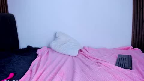 Snapshot of camila_martinez9 chatting on 02-26-25, 02:36 camila_martinez9 online show from 02-26-25, 02:36