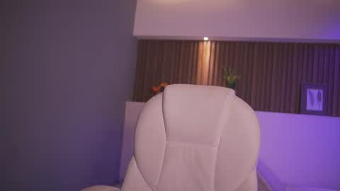 Snapshot of camila_martinez9 chatting on 11-14-25, 11:42 camila_martinez9 online show from 11-14-25, 11:42