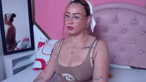 Snapshot of camila_sweet_3 chatting on 02-25-25, 10:58 Camila online show from 02-25-25, 10:58