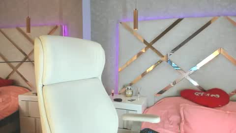 Snapshot of camila_vv chatting on 04-15-26, 10:43 camila online show from 04-15-26, 10:43