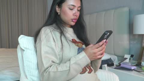 Camila online show from 04-12-26, 06:35