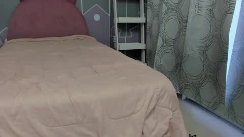 Snapshot of camilahunter__ chatting on 01-19-25, 12:39 Camila online show from 01-19-25, 12:39