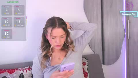 Snapshot of camilamonroee chatting on 12-17-25, 02:45 Camila Monroee online show from 12-17-25, 02:45