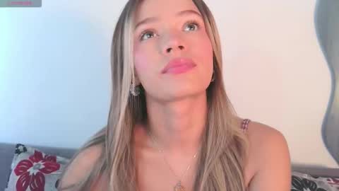 Snapshot of camilamonroee chatting on 12-22-25, 03:31 Camila Monroee online show from 12-22-25, 03:31