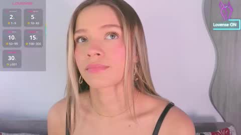 Snapshot of camilamonroee chatting on 01-06-26, 02:32 Camila Monroee online show from 01-06-26, 02:32