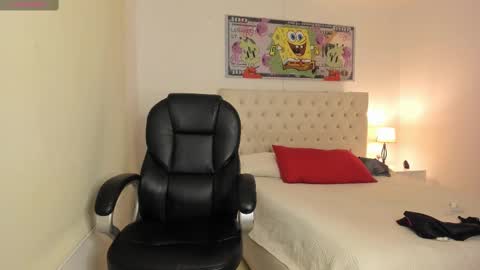 Snapshot of camileangel chatting on 03-05-25, 01:21 online show from 03-05-25, 01:21