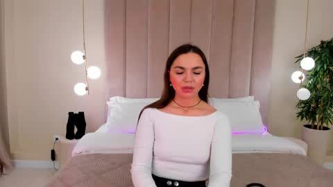 Snapshot of camillalarson chatting on 02-24-25, 03:02 Camilla online show from 02-24-25, 03:02