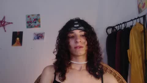 Snapshot of camille_delrey chatting on 01-19-25, 04:22 Camille online show from 01-19-25, 04:22