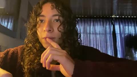 Snapshot of camille_delrey chatting on 02-10-25, 03:32 Camille online show from 02-10-25, 03:32