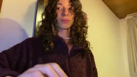 Snapshot of camille_delrey chatting on 02-12-25, 12:37 Camille online show from 02-12-25, 12:37