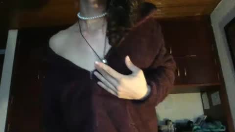 Snapshot of camille_delrey chatting on 02-17-25, 07:42 Camille online show from 02-17-25, 07:42