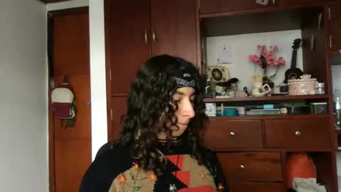 Snapshot of camille_delrey chatting on 02-19-25, 07:27 Camille online show from 02-19-25, 07:27