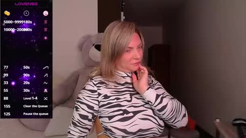 Snapshot of camille_game chatting on 10-02-25, 12:06 Camille Game online show from 10-02-25, 12:06