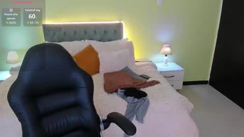 Snapshot of camille_olsen_ chatting on 10-10-25, 11:20 Camille online show from 10-10-25, 11:20