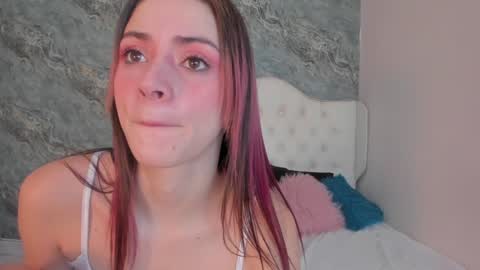 Snapshot of camillen_pettid chatting on 01-18-25, 07:48 C A M I L L E N Help me get to the top online show from 01-18-25, 07:48