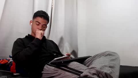 Snapshot of camillo_beischel_ chatting on 10-09-25, 05:00 camillo_beischel_ online show from 10-09-25, 05:00