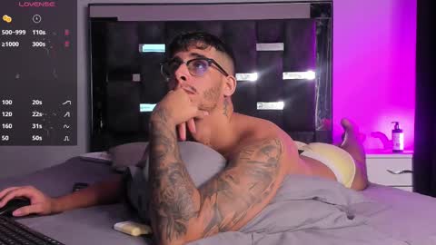 Snapshot of camilo_ospina_ chatting on 02-24-25, 04:05 INDEPENDENT MODEL online show from 02-24-25, 04:05