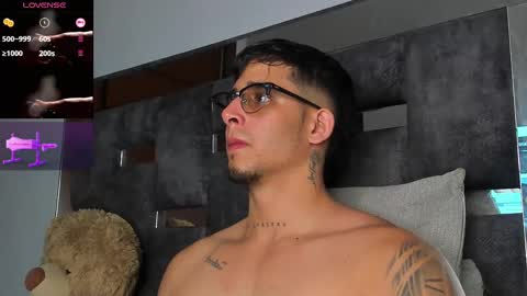 Snapshot of camilo_ospina_ chatting on 09-16-25, 04:13 INDEPENDENT MODEL online show from 09-16-25, 04:13