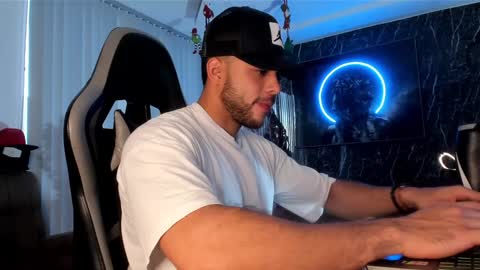 Snapshot of camilowatson chatting on 12-25-24, 09:33 Camilo Watson online show from 12-25-24, 09:33