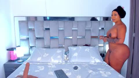 Camila online show from 12-21-25, 03:52