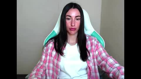 Snapshot of cammila_horn chatting on 06-15-26, 05:09 cammila horn online show from 06-15-26, 05:09