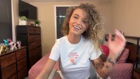 Snapshot of candimay101 chatting on 10-30-25, 01:45 Candi may online show from 10-30-25, 01:45