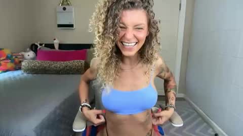 Snapshot of candimay101 chatting on 05-19-26, 02:34 Candi may online show from 05-19-26, 02:34