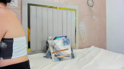 Snapshot of candise_oconnor chatting on 10-03-25, 09:45 candise online show from 10-03-25, 09:45