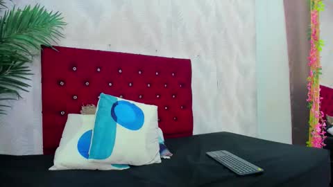 Snapshot of candise_oconnor chatting on 10-24-25, 04:42 candise online show from 10-24-25, 04:42