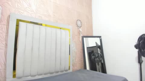 Snapshot of candise_oconnor chatting on 11-10-25, 07:35 candise online show from 11-10-25, 07:35