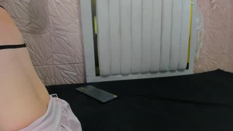 Snapshot of candise_oconnor chatting on 11-14-25, 07:56 candise online show from 11-14-25, 07:56