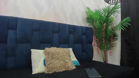 Snapshot of candise_oconnor chatting on 11-28-25, 10:34 candise online show from 11-28-25, 10:34