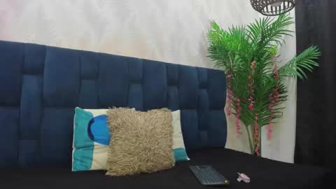 Snapshot of candise_oconnor chatting on 12-02-25, 10:38 candise online show from 12-02-25, 10:38